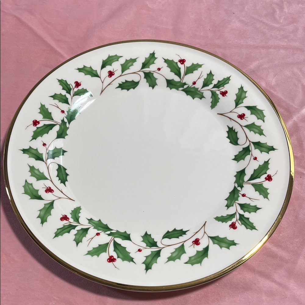Lenox Holiday dinner plate.  NWT